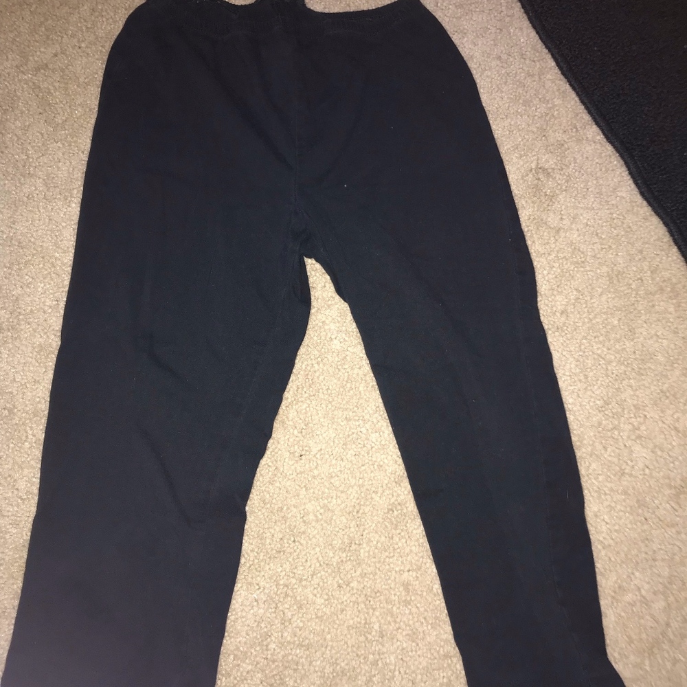 Black capri leggings